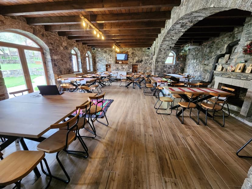 Bujtina Lëpushë dining hall