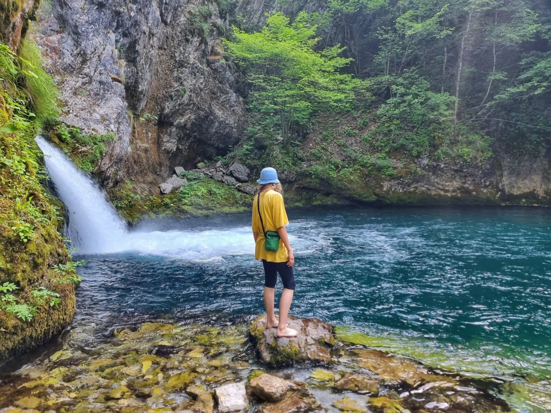 A hiker at the edge of the Blue Eye pool