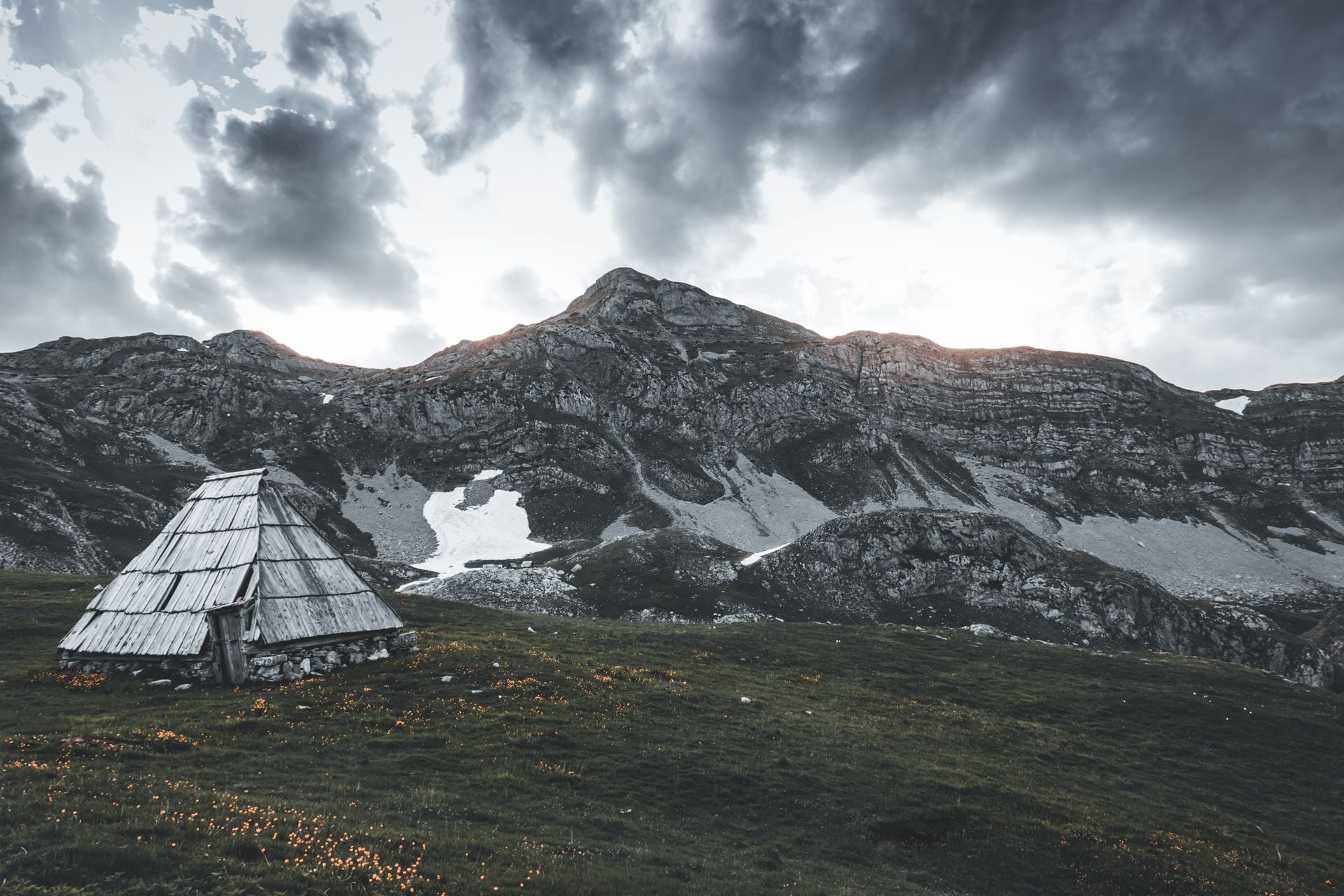 Sleep at the Dobërdol huts only between late June and September